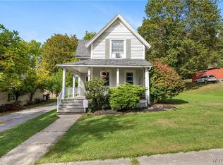 43 Rochester St, Warsaw, NY 14569