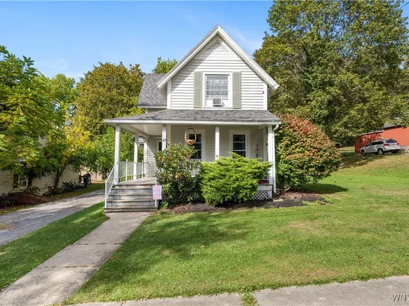 43 Rochester St, Warsaw, NY 14569
