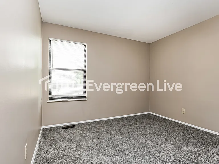 1262 Firethorne Dr — Photo 12