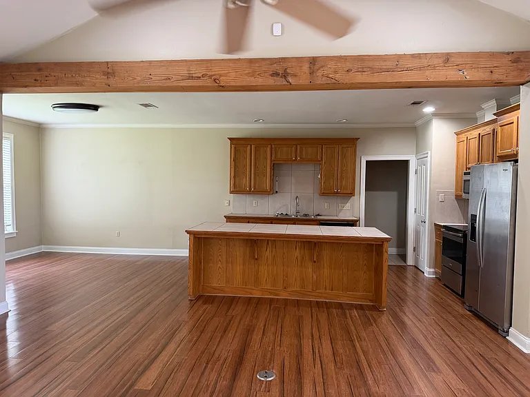 2542 Brentwood Dr — Photo 4