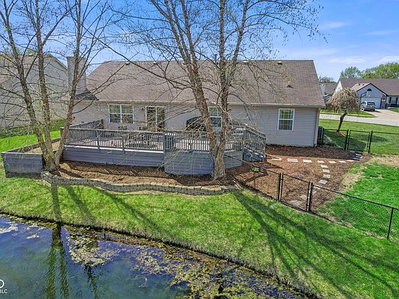 2nd image of 927 Saint Charles Pl