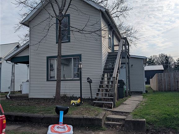 3rd image of 722 John St