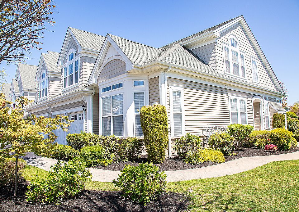 1st image of 62 Symphony Dr