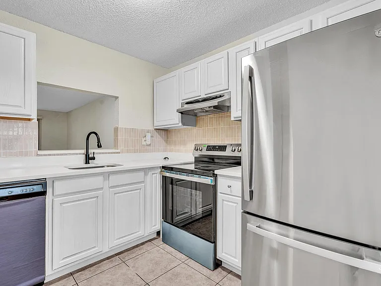 2510 Riverside Dr #2510 — Photo 8