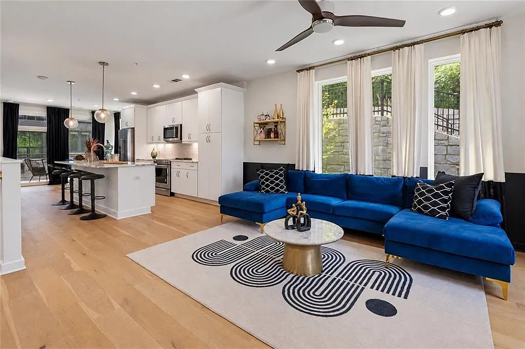 2 bed, 2.0 bath, 1318 sqft, $3,200 — Photo 2