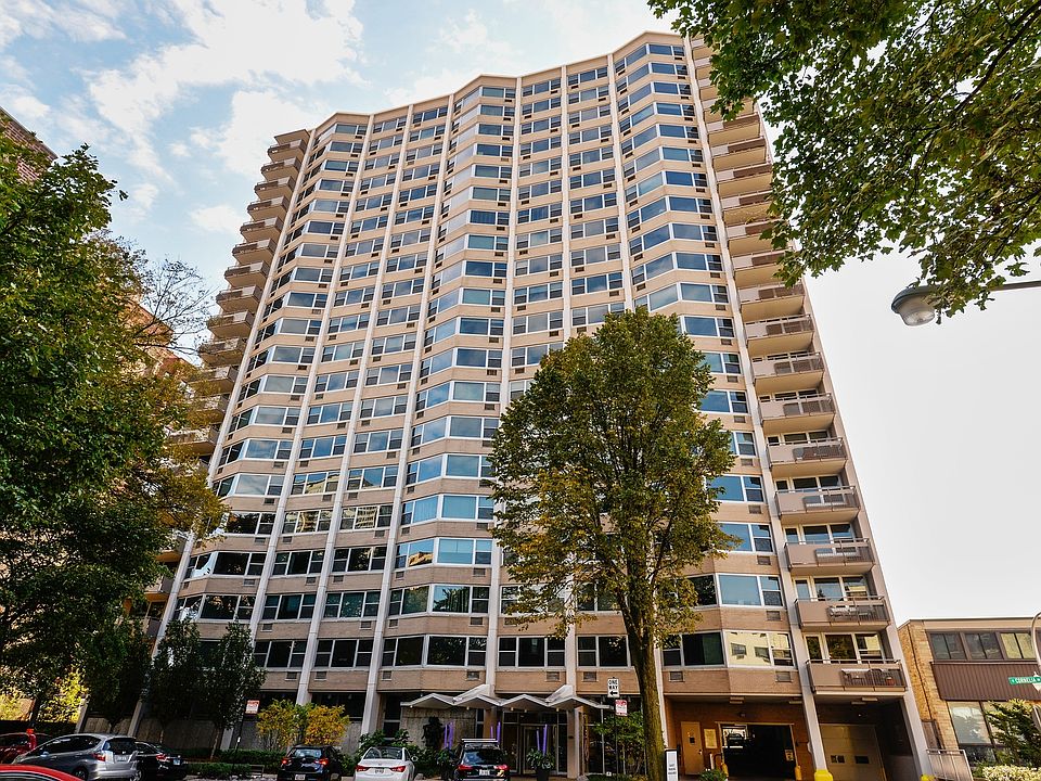 1st image of 555 W Cornelia Ave APT 1612