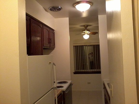 5th image of 3825 N Pine Grove Ave APT 421