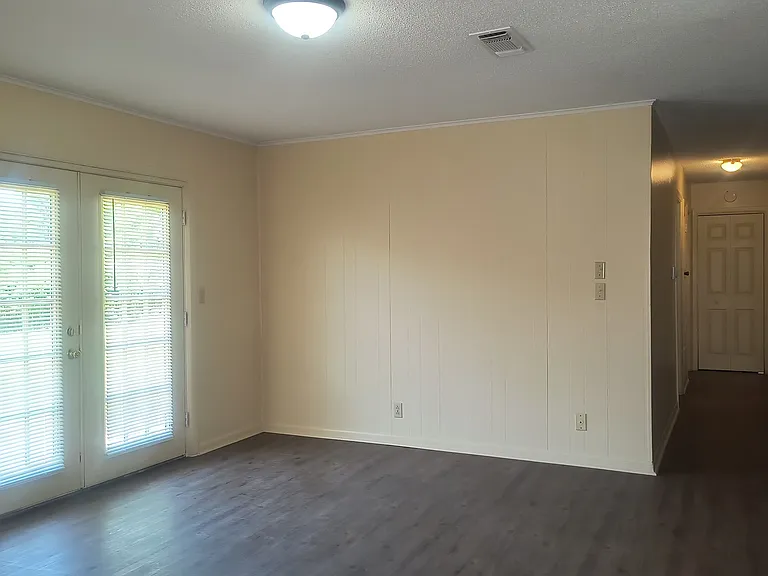 2800 S Taft St — Photo 8