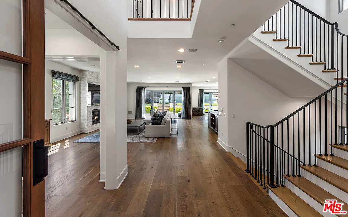 6 bed, 6.5 bath, 5622 sqft, $19,995 — Photo 3