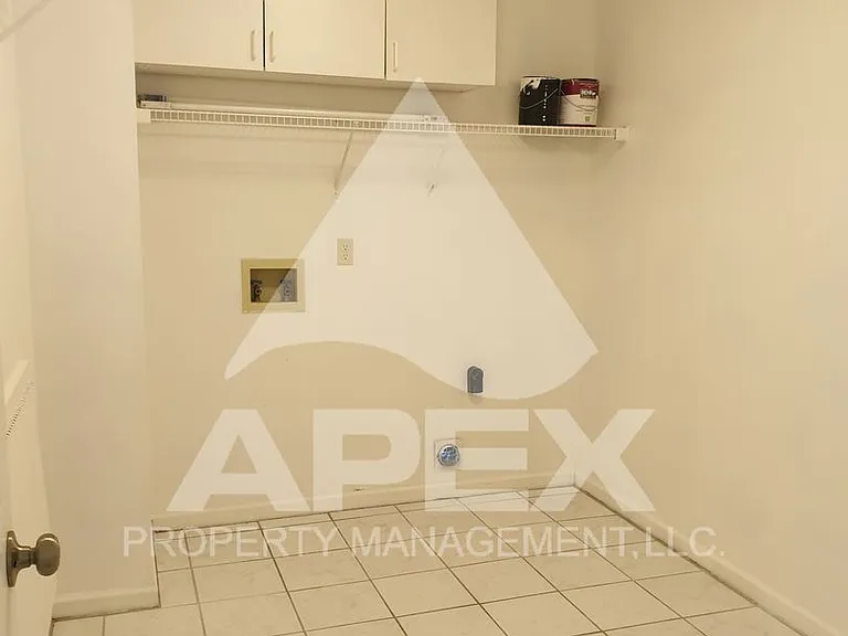 913 Oak Haven Rd — Photo 16