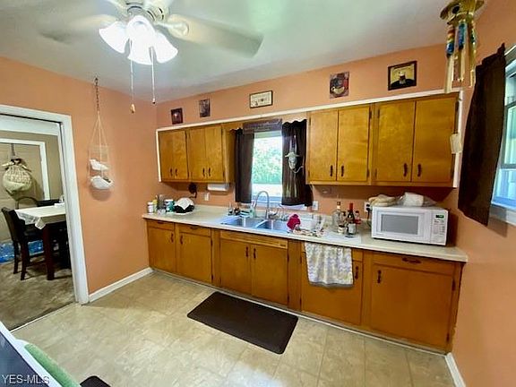 2nd image of 926 Woodward Dr