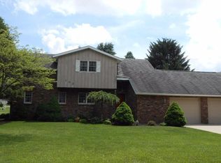102 Greenmoor Dr, Arcanum, OH 45304