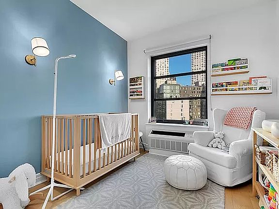 5th image of 13-33 Jackson Ave #4F