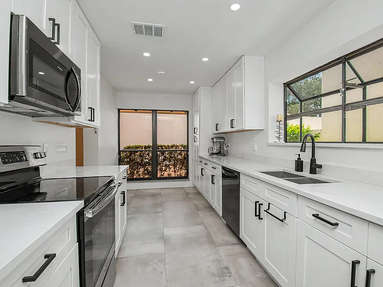 21440 Campo Allegro Dr — Photo 16