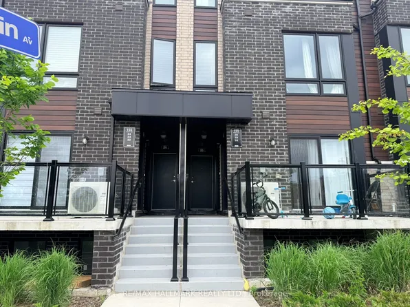 155 Tapscott Rd #18, Toronto, ON M1B 3C4