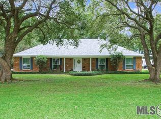 7985 Hermitage Dr, Denham Springs, LA 70726