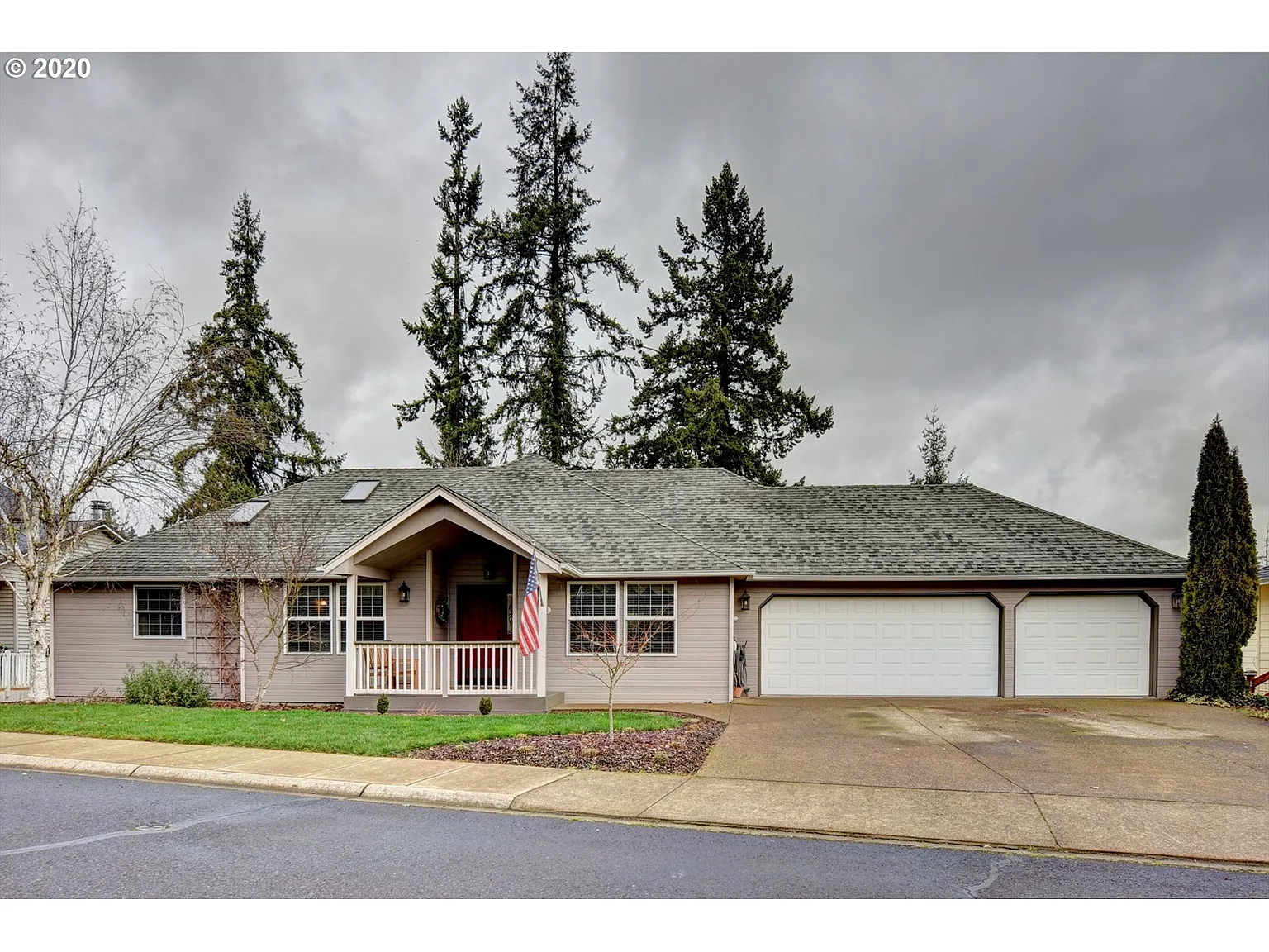 650 Holly Ave photo 1