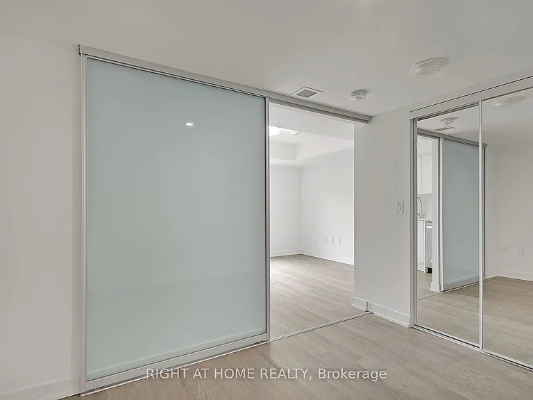 3 Strathgowan Ave #301 — Photo 8
