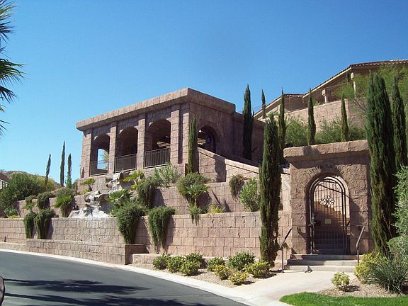 La Paz Garden & Waterfall