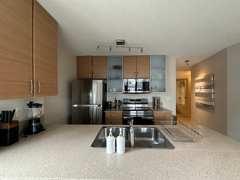 977 Mainland St #511 — Photo 8