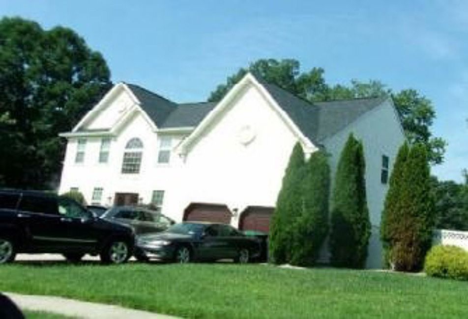 2nd image of 13 Goose Neck Ln