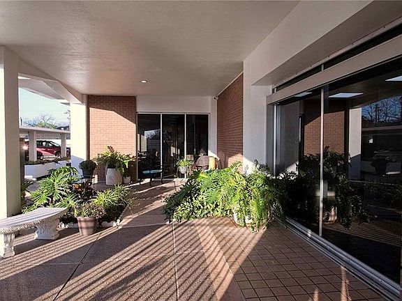 5th image of 715 S Broadway St #305