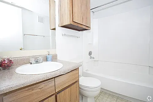 Villa Nueva Apartments — Photo 34