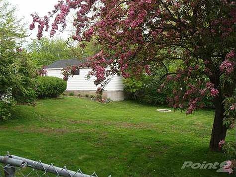 4th image of 814 N 9th Ave E