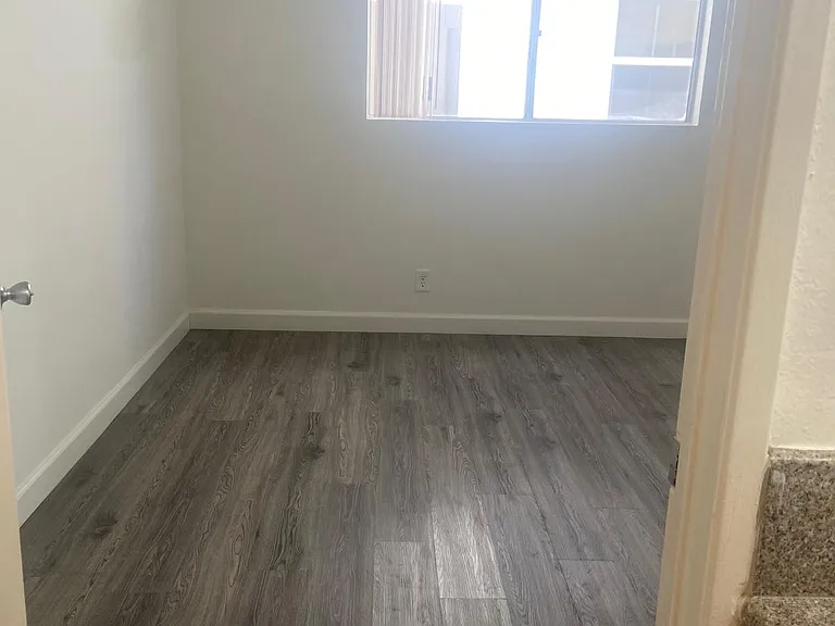 Sylvan Court — Photo 15