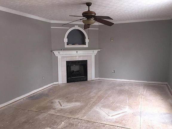 3rd image of 664 Sleigh Ct