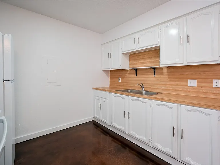 6641 Rhine Dr #B — Photo 8