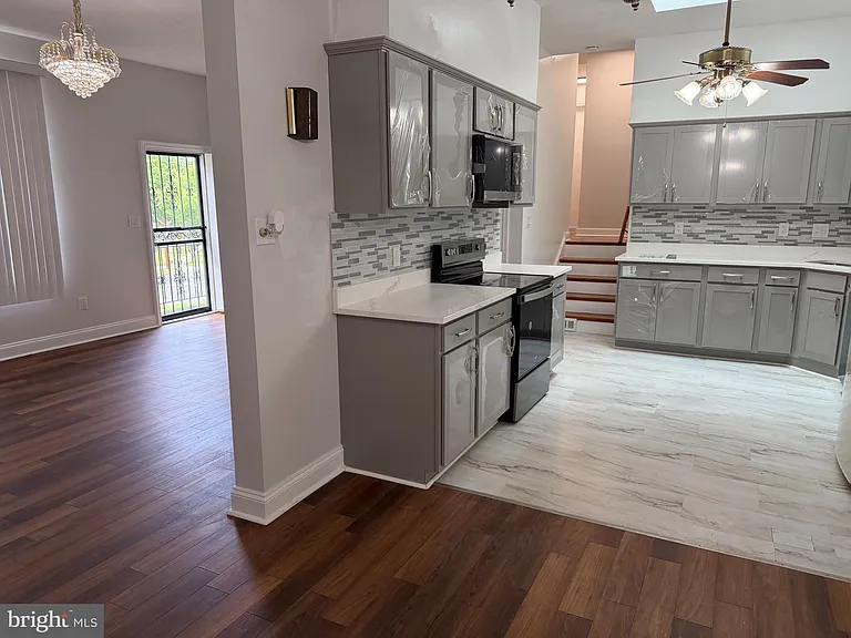5825 Lamont Dr — Photo 12