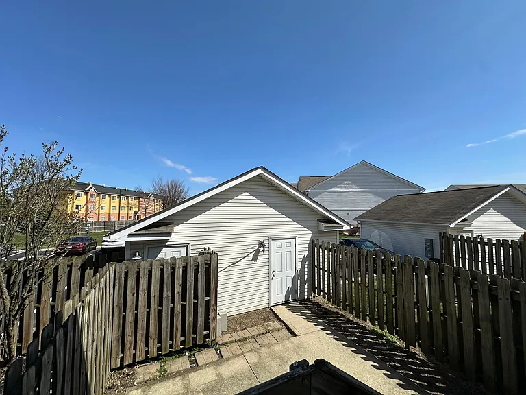 1020 Hartford Village Blvd — Photo 8