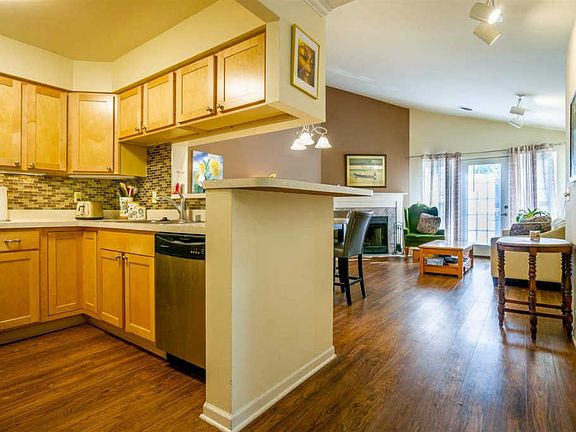 2nd image of 917 Harbor House Dr Unit 6