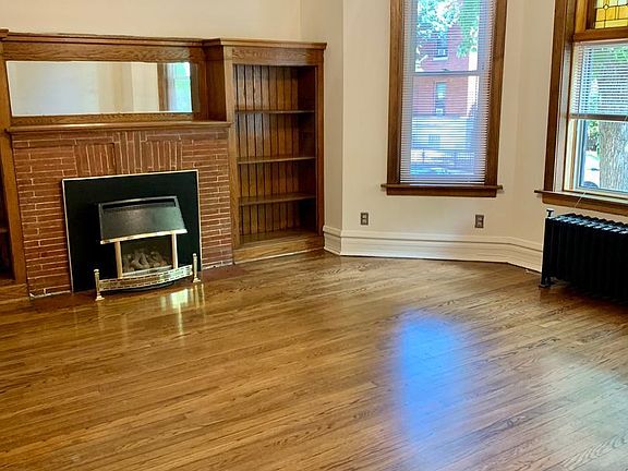 3rd image of 2922 N Burling St #1