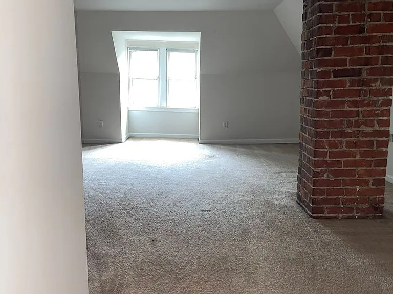 374 Park Ave — Photo 21