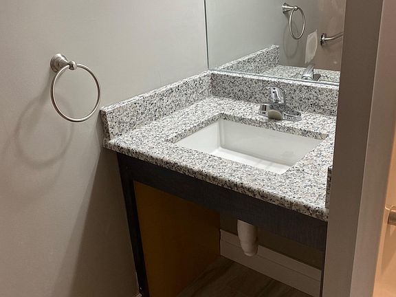 5th image of 614 Wyoming Ave #308