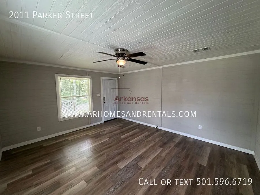 2011 Parker Street | 3 Bedrooms | 1 Bathroom ~ Section 8 Welcome ~ — Photo 2