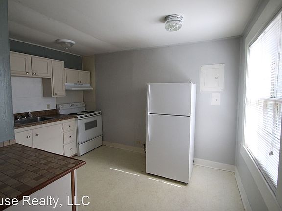 2nd image of 653 C E Main St