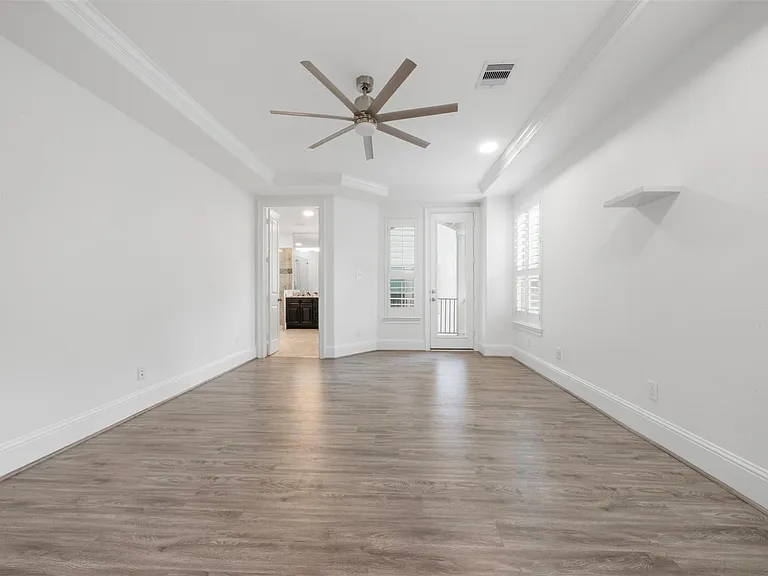 908 Amelia St — Photo 17