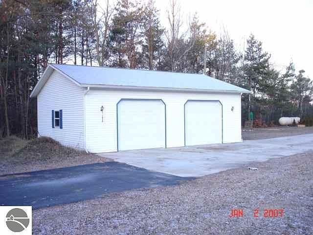 2nd image of 3595 Twin Lake Rd NE