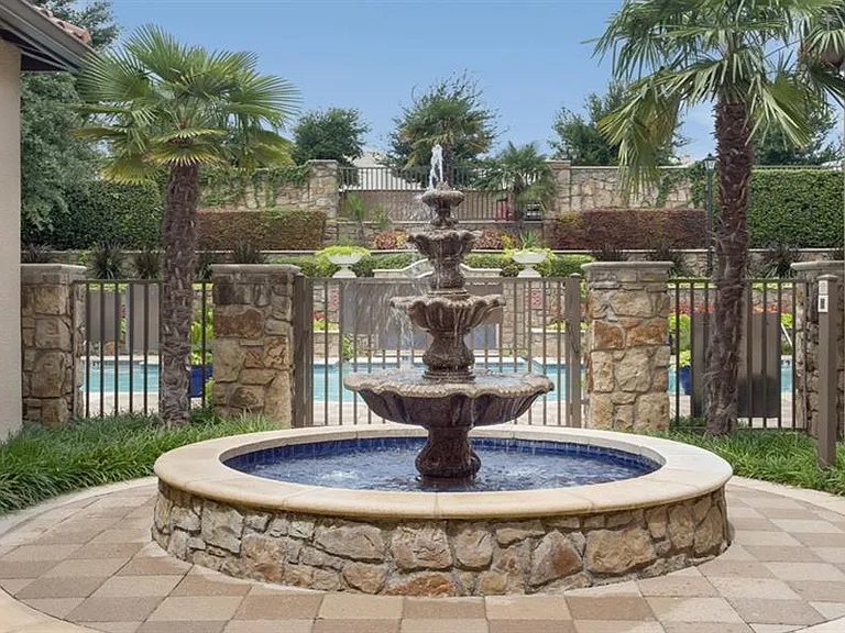 Estancia Townhomes — Photo 2