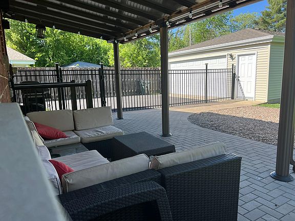 5th image of 437 Bel Air Dr