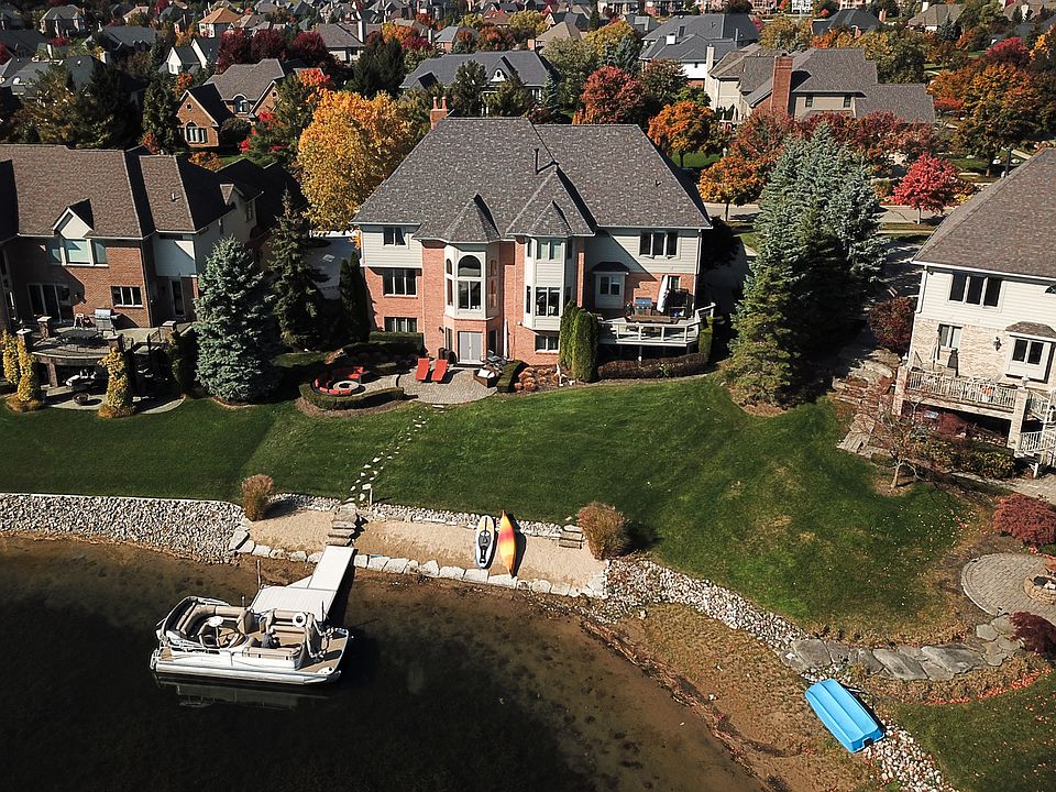 2nd image of 18164 Mission Point