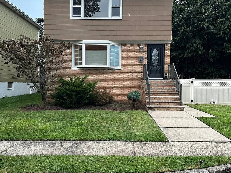 49 Jamie Ct #2 — Photo 1