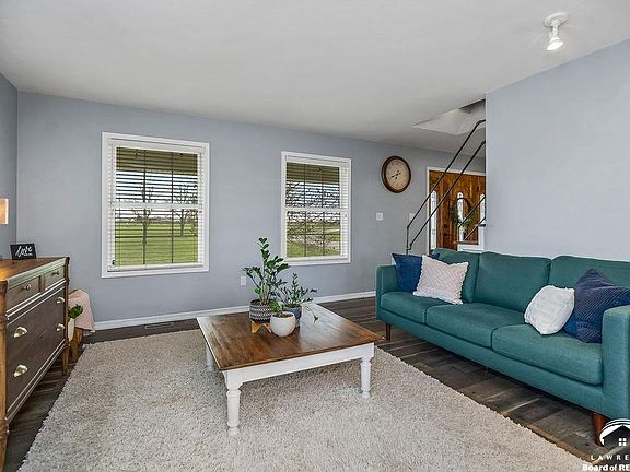 4th image of 992 E 750th Rd