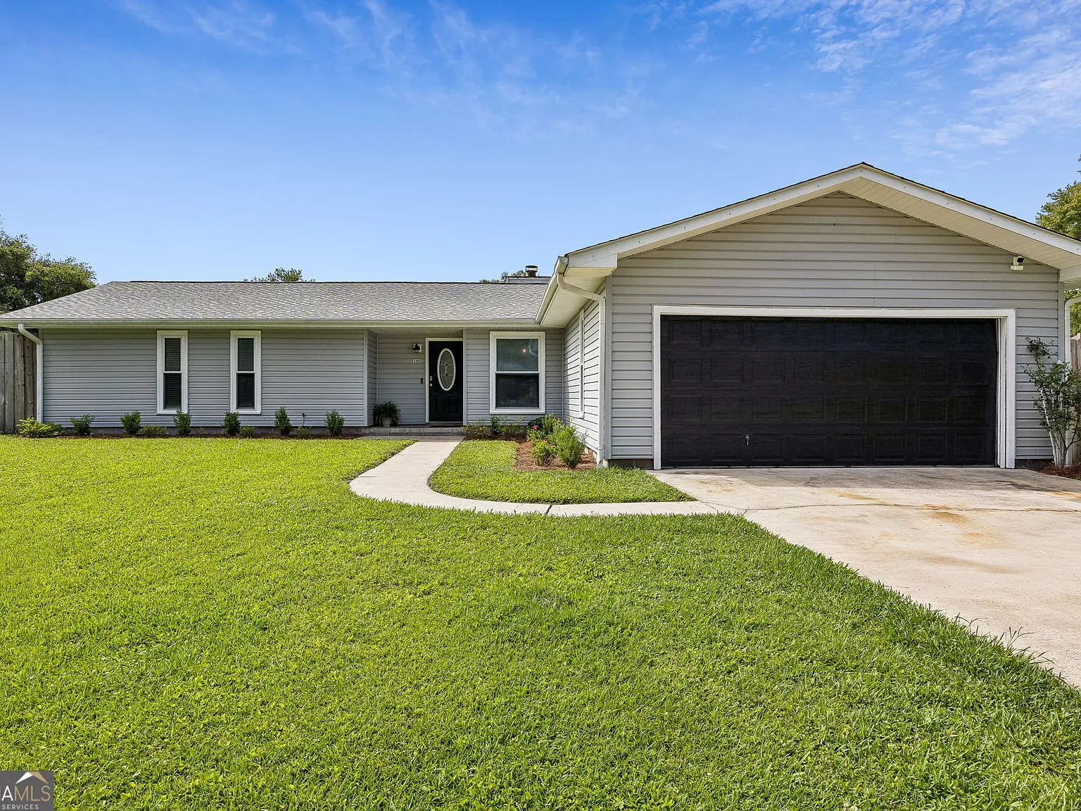3 bed, 2.0 bath, 1554 sqft, $2,000 — Photo 1