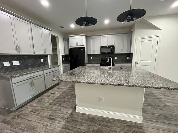 3rd image of 14232 Pondhawk Ln