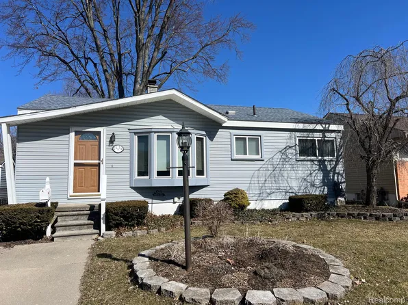 28854 Balmoral St, Garden City, MI 48135