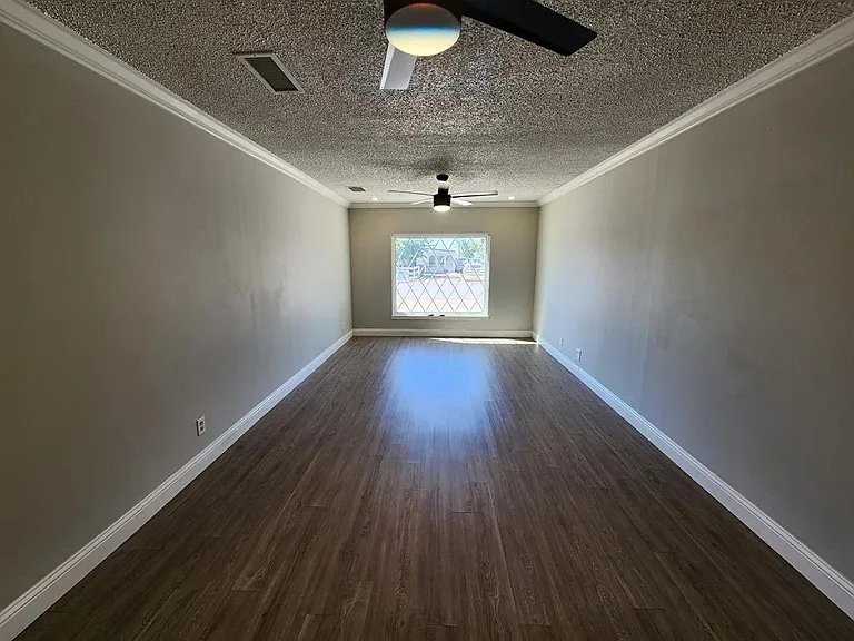 1805 Magnolia Ave — Photo 3